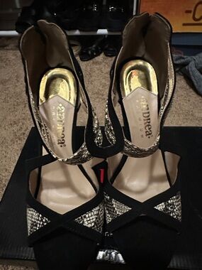 Black and Gold Womens Pointed Toe DOrsay Flats